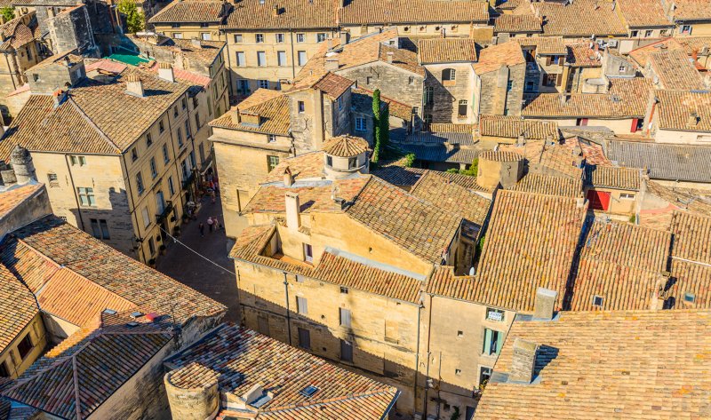 Uzes